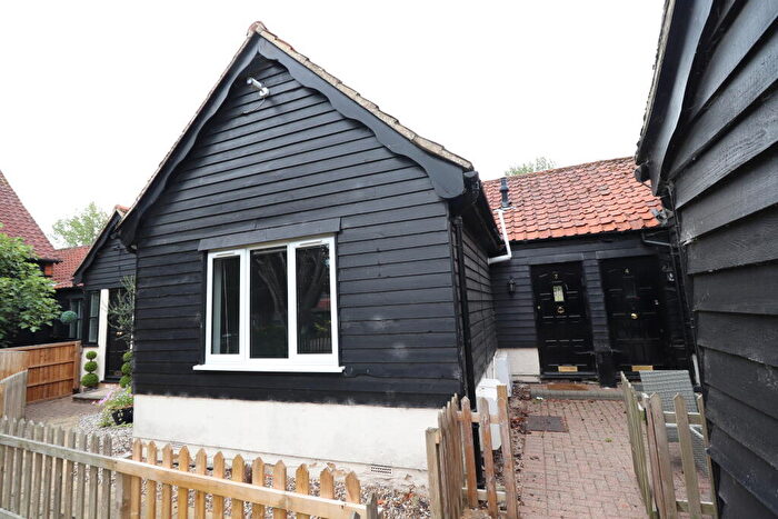 2 Bedroom Cottage To Rent In Coxtie Green - Brentwood, CM14