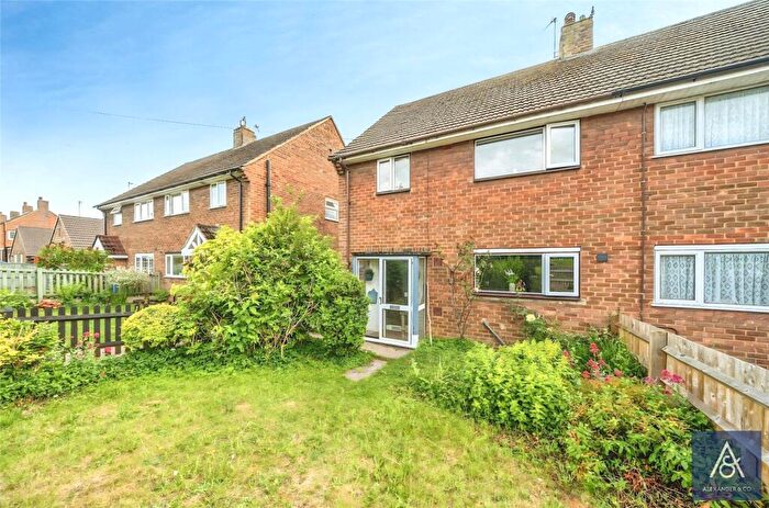 3 Bedroom Semi-Detached House For Sale In Beaumont Crescent, Brackley, NN13