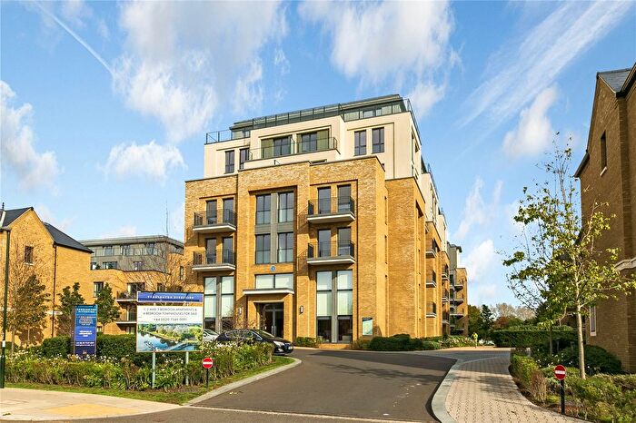 3 Bedroom Flat To Rent In Pinewood Gardens, Teddington, TW11