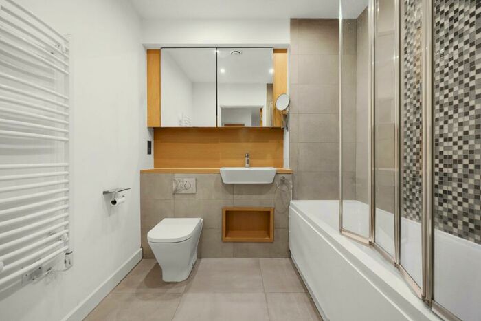 2 Bedroom Flat To Rent In Oxley Square, London, E3