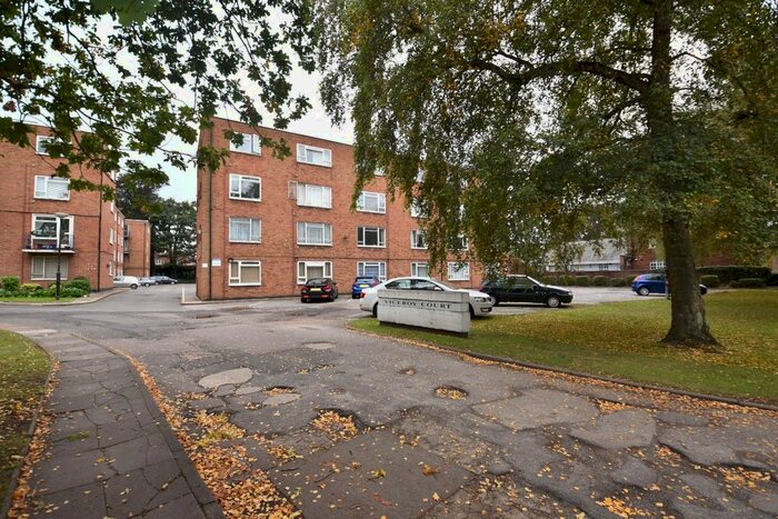 2 Bedroom Flat To Rent In High Street South, Dunstable, Bedfordshire, LU6