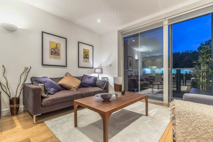 3 Bedroom Flat To Rent In Sotherby Court, Sewardstone Road, Bethnal Green, London, E2