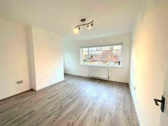 2 Bedroom Apartment To Rent In Denison Close, London, N2