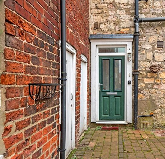 2 Bedroom Flat For Sale In Commercial Street, Tadcaster, LS24