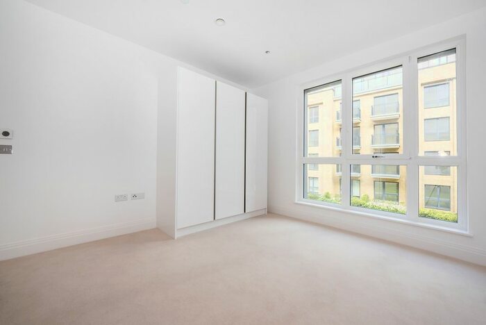 1 Bedroom Flat To Rent In Pinewood Gardens, Teddington, TW11
