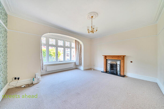 6 Bedroom Semi-Detached House To Rent In Heathhurst Road, South Croydon, CR2