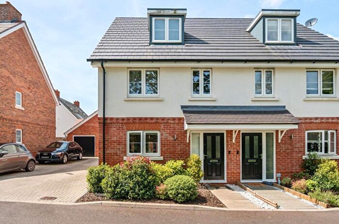 4 Bedroom Semi Detached House For Sale In Alden Copse, Tongham, Surrey, GU10