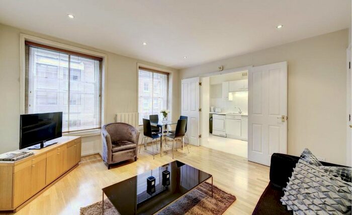 2 Bedroom Flat To Rent In Nottingham Place, Marylebone, London, W1U