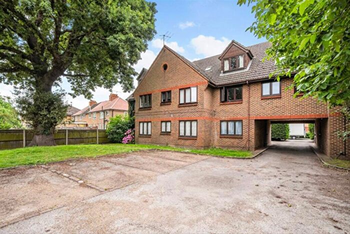 1 Bedroom Flat To Rent In Farm Road, Esher, KT10