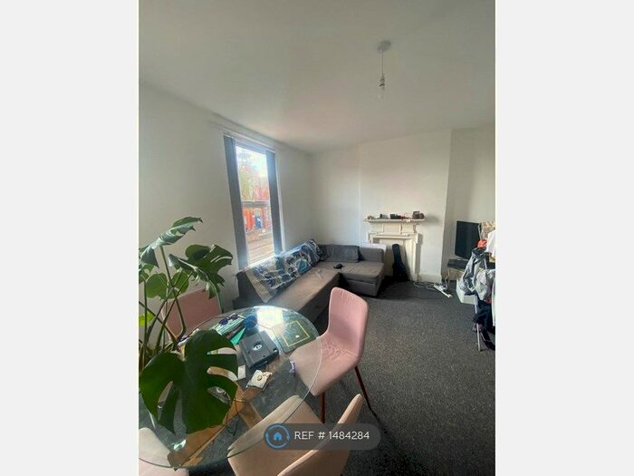 2 Bedroom Semi-Detached House To Rent In Trent Boulevard, West Bridgford, Nottingham, NG2