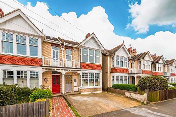 2 Bedroom Flat To Rent In Southview Road, Southwick, BN42