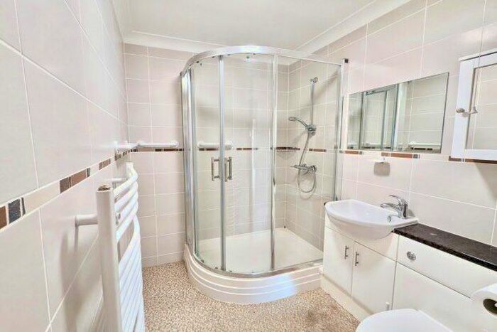 1 Bedroom Flat To Rent In Sea Grove Avenue, Hayling Island, PO11