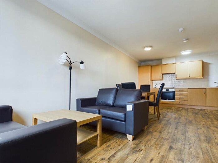 2 Bedroom Flat To Rent In Crown Heights, Alencon Link, Basingstoke, RG21