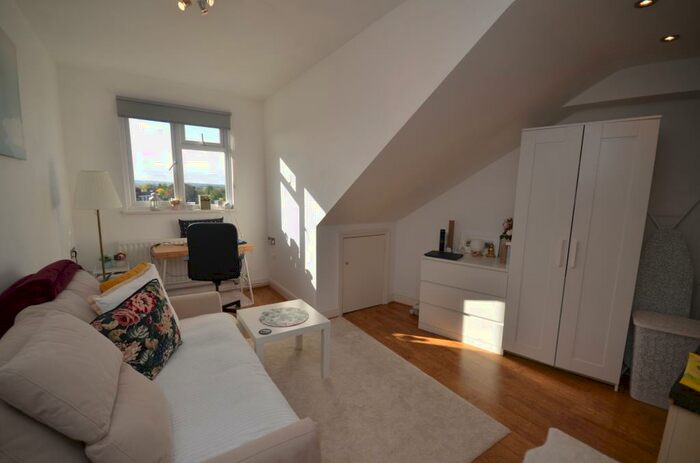 Studio To Rent In Beckenham Road, Bromley, BR3