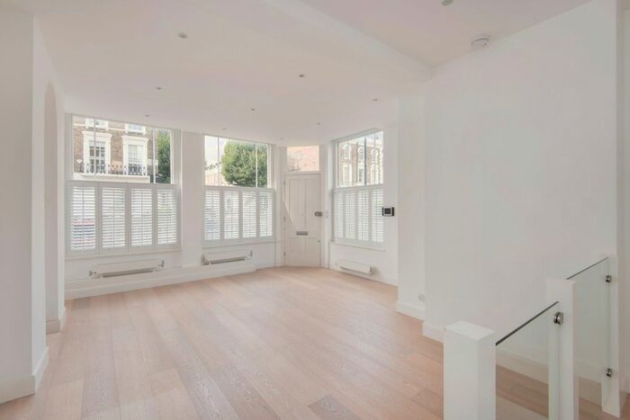 3 Bedroom Flat To Rent In Gloucester Avenue, Primrose Hill, London, NW1