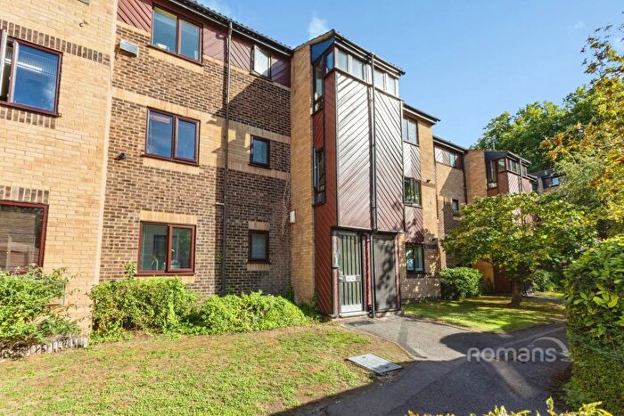 1 Bedroom Flat To Rent In St. Pauls Court, Reading, Berkshire, RG1