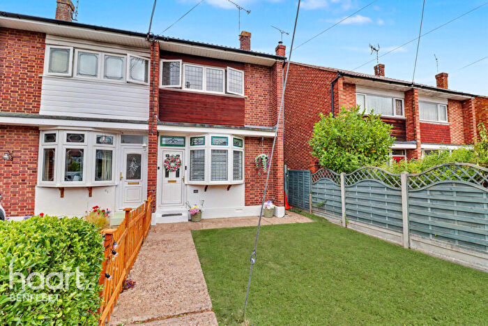 2 Bedroom Semi-Detached House For Sale In Central Avenue, Benfleet, SS7