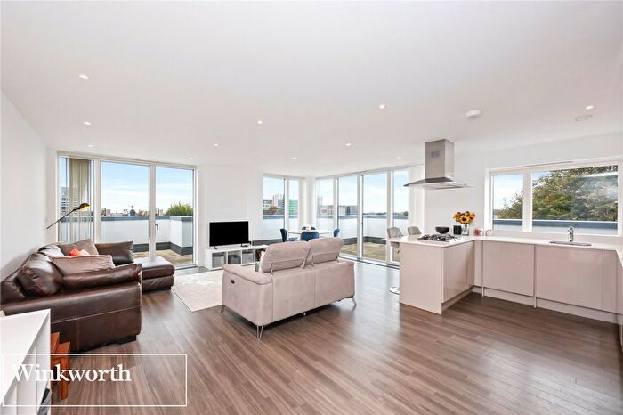 2 Bedroom Flat For Sale In Goldstone Crescent, Hove, East Sussex, BN3