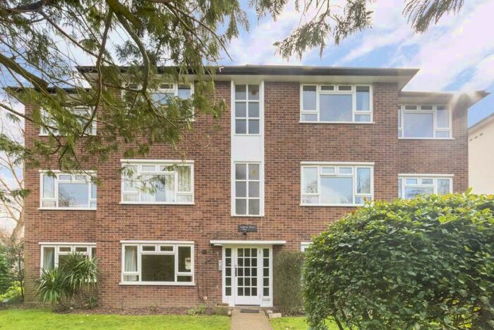 2 Bedroom Flat To Rent In Oak Hill Road, Surbiton, KT6
