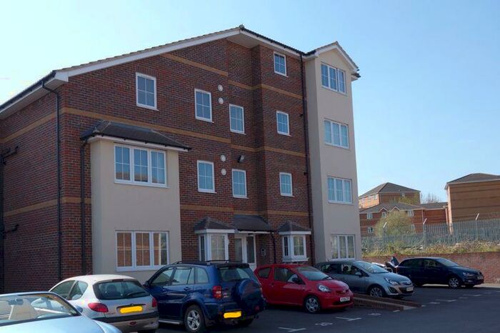 1 Bedroom Flat To Rent In Spencer Close, Aldershot, GU12
