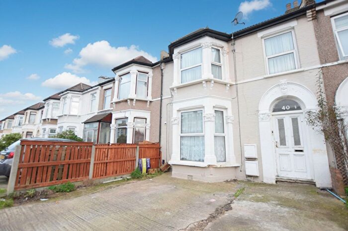 2 Bedroom Flat To Rent In Pembroke Road, Ilford, IG3