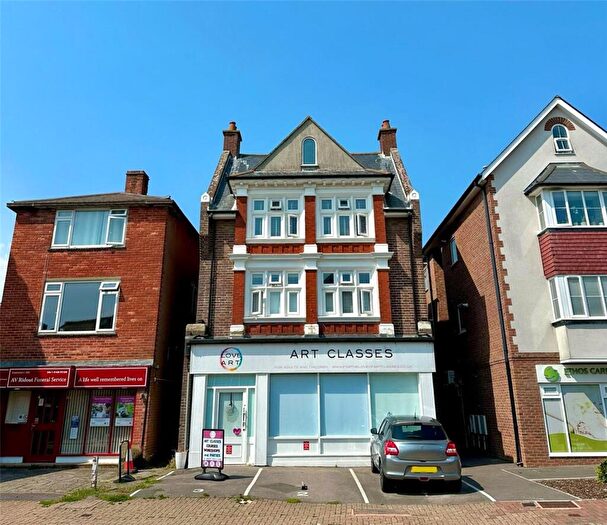 1 Bedroom Apartment For Sale In Lymington Road, Highcliffe On Sea, Christchurch, BH23