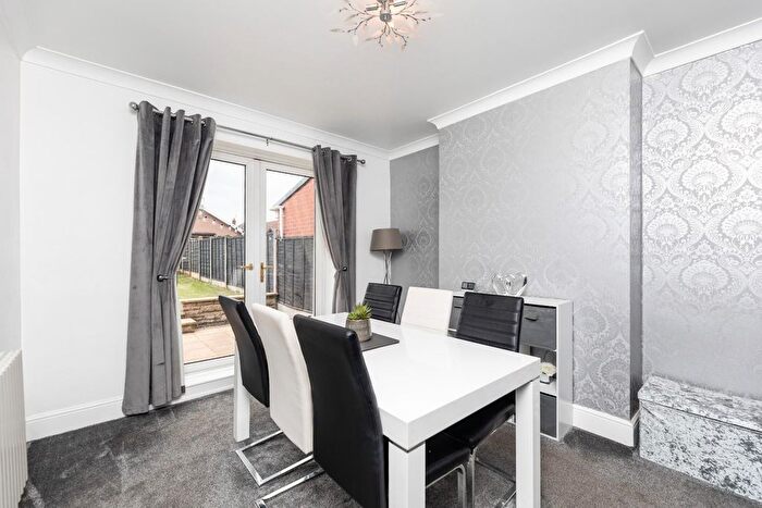 3 Bedroom Semi-detached House For Sale In Woodlands Avenue, Castleford, WF10