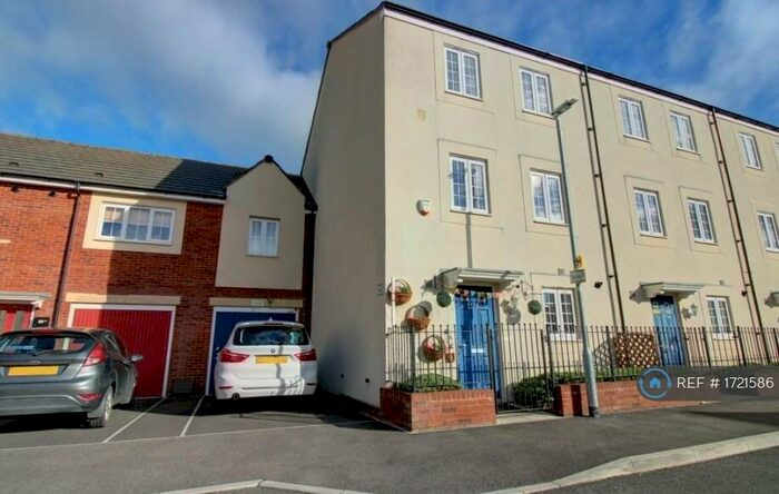 5 Bedroom Terraced House To Rent In Clapham Close, Swindon, SN2