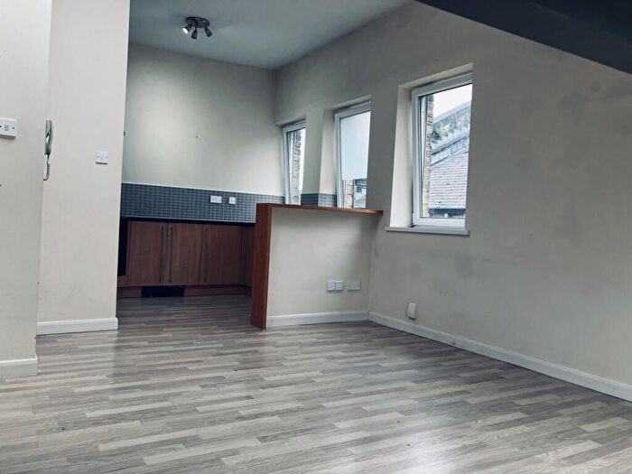 2 Bedroom Flat To Rent In Church Street, Paddock, Huddersfield, West Yorkshire, HD1