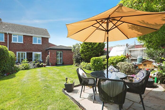 3 Bedroom Semi-Detached House For Sale In Starbold Road, Bishops Itchington, Southam, CV47