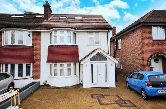 5 Bedroom Semi-Detached House To Rent In Bowes Road, London, W3