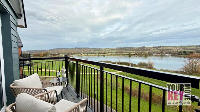 2 Bedroom Flat For Sale In Dearman Crescent, Hythe, Kent, CT21