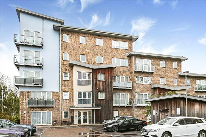 1 Bedroom Flat For Sale In Sundeala Close, Sunbury-On-Thames, Surrey, TW16