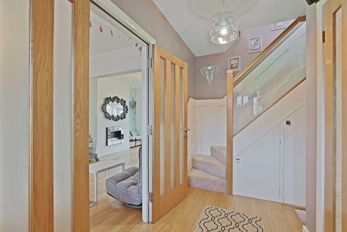 4 Bedroom Terraced House To Rent In Parkway, Woodford Green, IG8