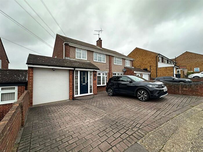 3 Bedroom Semi Detached House For Sale In Pepper Hill, Northfleet, Kent, DA11