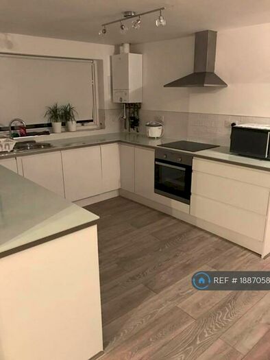 3 Bedroom Detached House To Rent In Gainsborough Road, Leicester, LE2