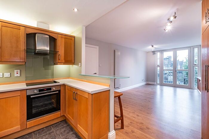 2 Bedroom Flat To Rent In Queenstown Road, London, SW8