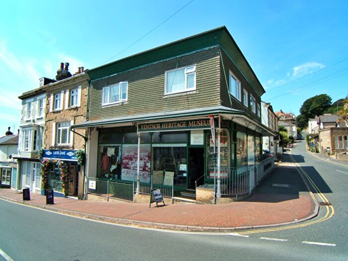 3 Bedroom Flat For Sale In Spring Hill, Ventnor, PO38