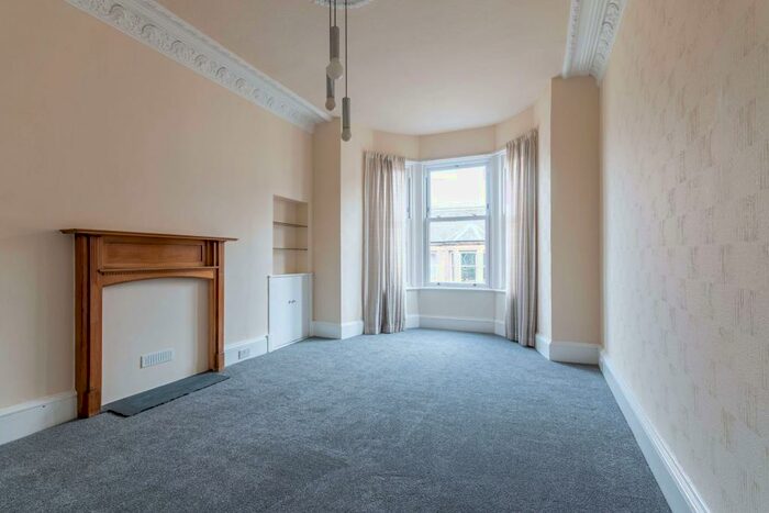 2 Bedroom Flat To Rent In Mertoun Place Edinburgh United Kingdom, EH11