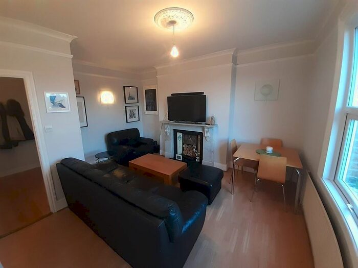 1 Bedroom Flat To Rent In Bulstrode Road, Hounslow, TW3