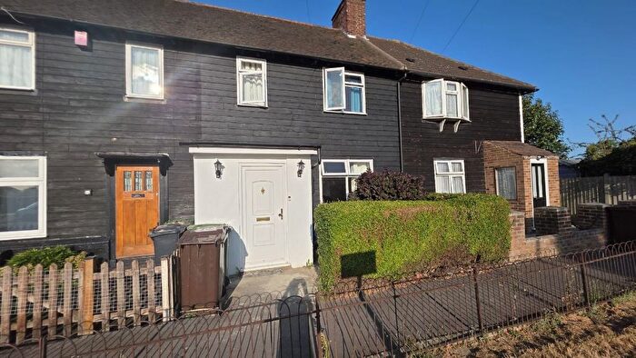 4 Bedroom Terraced House To Rent In Becontree Avenue, Dagenham, RM8