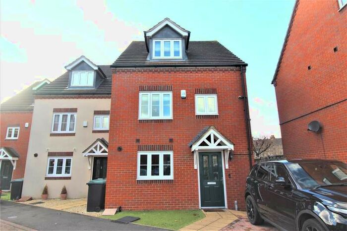 4 Bedroom End Of Terrace House To Rent In Quarry Close, Gravesend, DA11