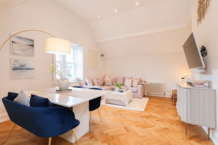 2 Bedroom Flat For Sale In Beauchief Grove, Sheffield, S7
