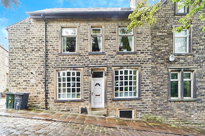 4 Bedroom End Of Terrace House For Sale In Stoneycroft Lane, Keighley, BD20