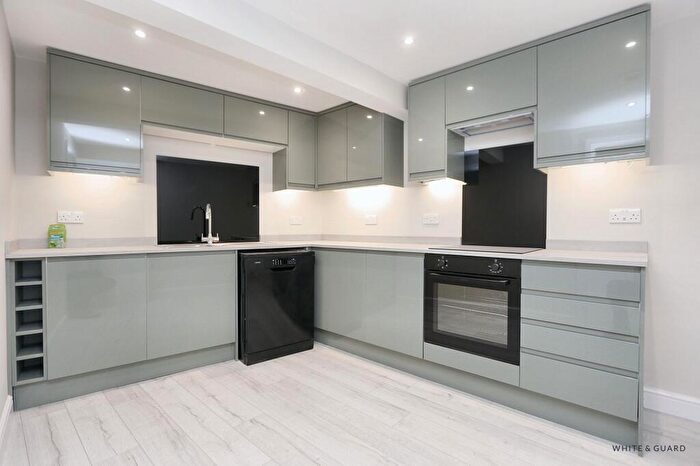 2 Bedroom Apartment For Sale In The Old Granary, Bank Street, SO32