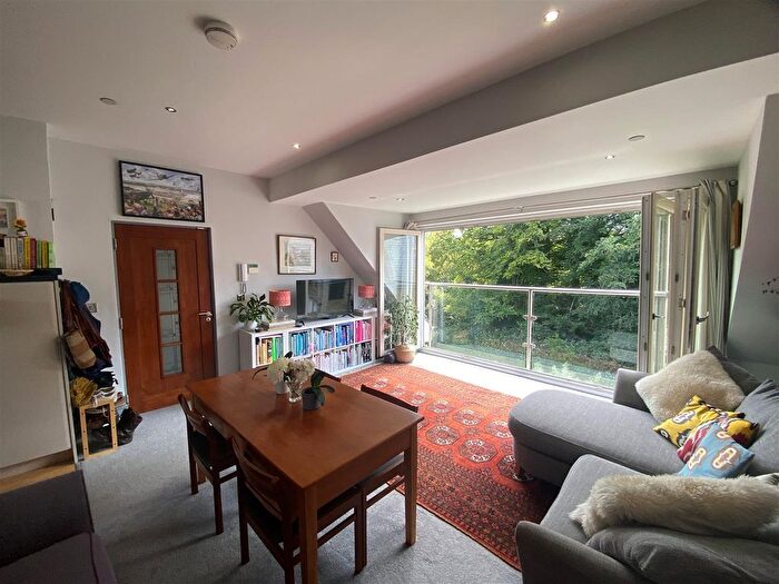 2 Bedroom Flat For Sale In Sherborne Road, Yeovil, BA21