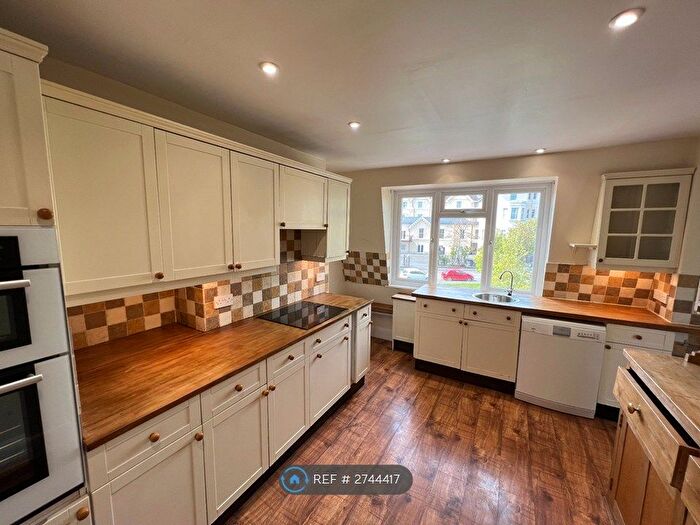 3 Bedroom Flat To Rent In Exeter Park Mansions, Bournemouth, BH2