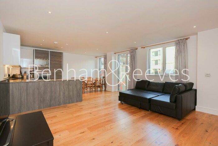 3 Bedroom Apartment To Rent In Surrey Quays, London, SE16