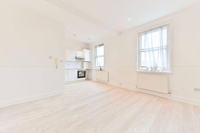 3 Bedroom Flat To Rent In Craven Park Road, Harlesden, London, NW10
