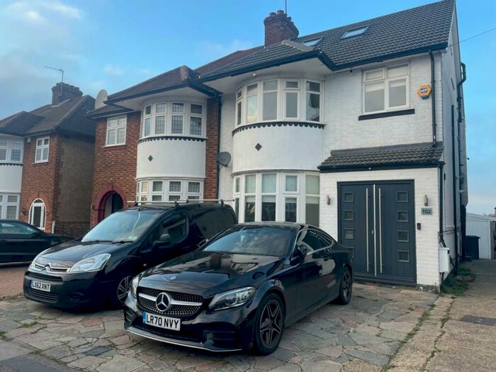4 Bedroom Semi-Detached House To Rent In Chase Way, Southgate, N14